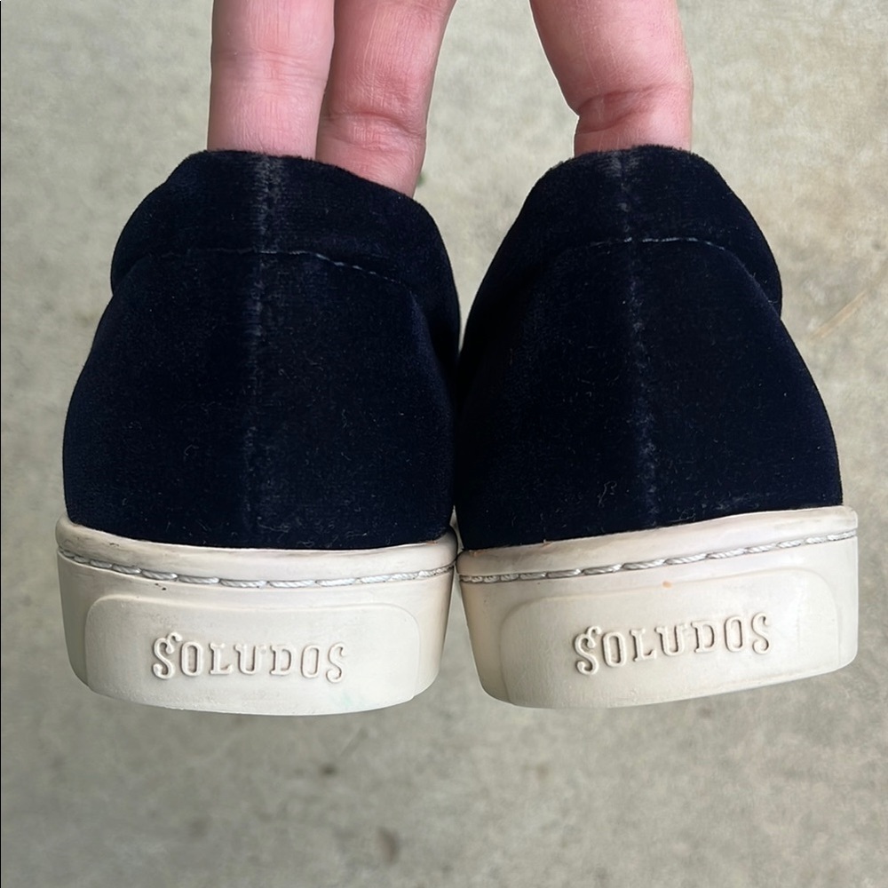 SOLUDOS Velvet Llama Sneaker in Navy Size 8.5 - Picture 3 of 14